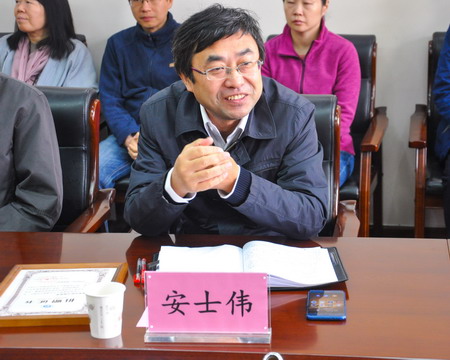 1校党委副书记安士伟致辞.jpg